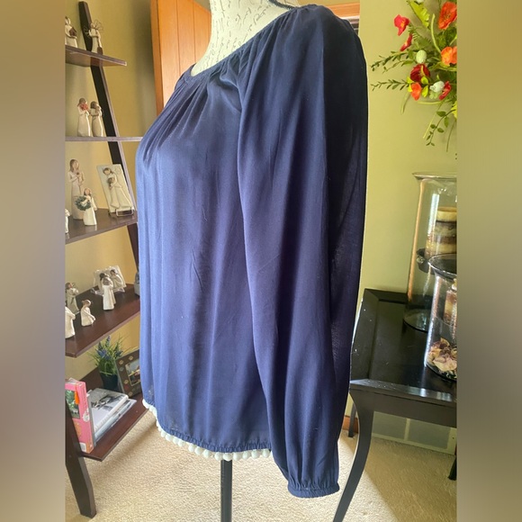 EUC Lilly Pulitzer Enna Top off shoulder True Navy/white pom pom trim - Picture 5 of 12